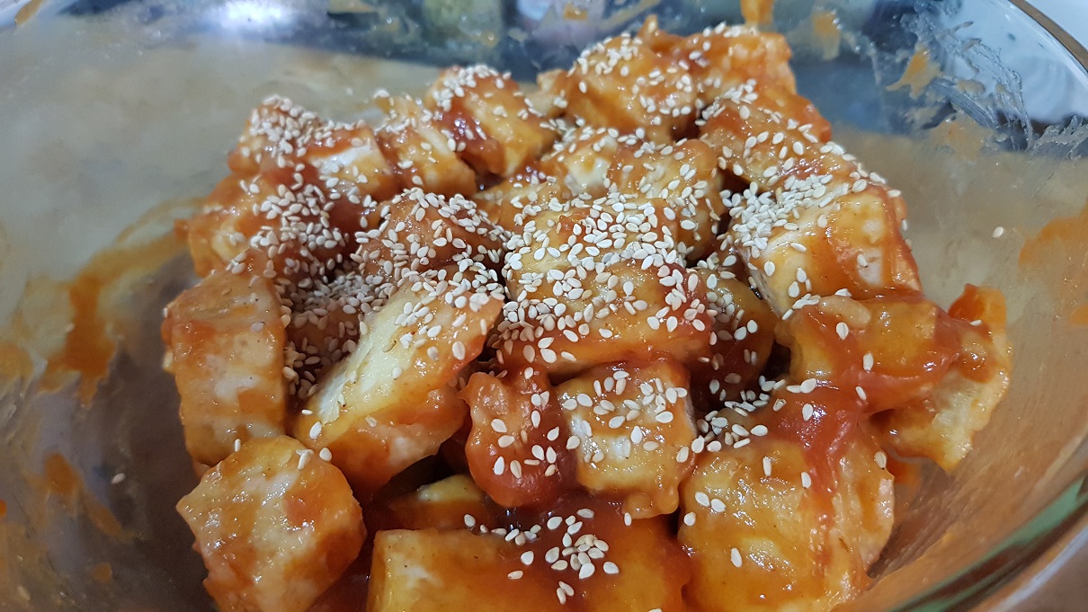 Tofu crujiente con salsa agridulce